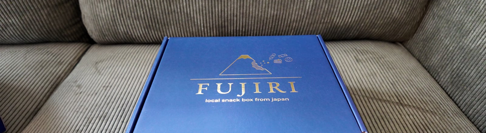 FUJIRI unboxing preview with Japanese snacks and guide